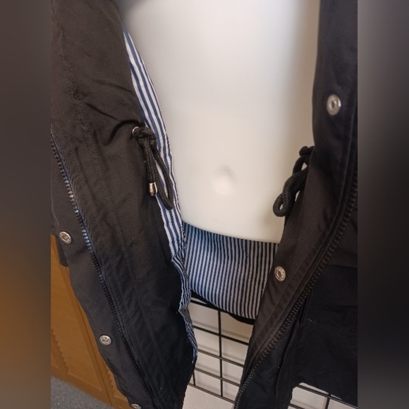 Bloggerlove Black Rain Jacket with Striped Navy Lining SIZE M - Picture 5 of 6